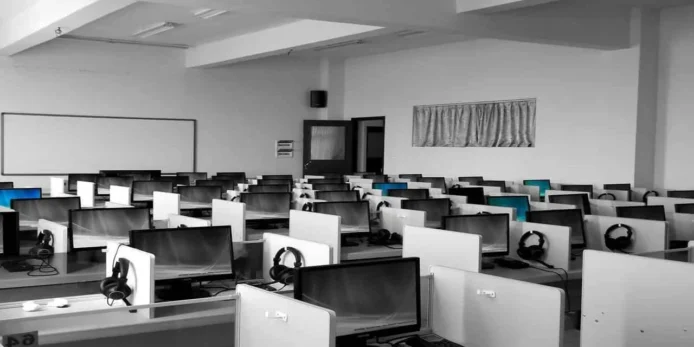 Top Outbound Call & Contact Center KPIs and Metrics That Matter